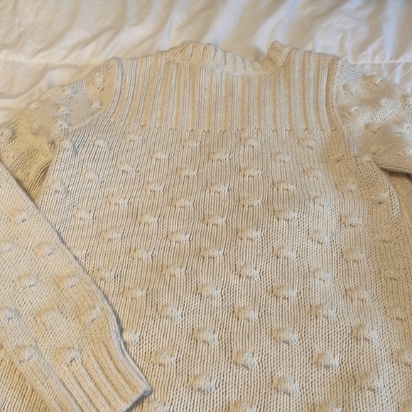Vince Camuto Sweater with great detail - Picture 4 of 4